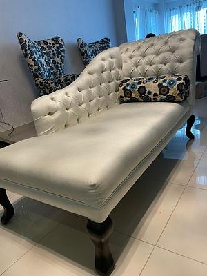Corotos | Diván en madera y tela blanca 65x29 pulg.