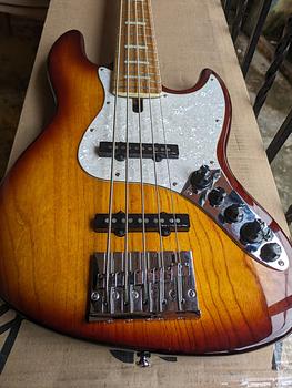 instrumentos musicales - Bajo Marcus Miller V8
