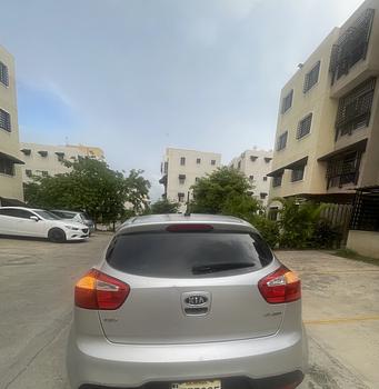 carros - Kia Río EX 2012, tipo hatchback 