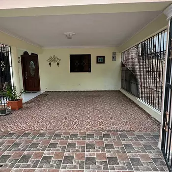 casas - Casa de dos niveles en venta, en Villa Aura Santo Domingo 