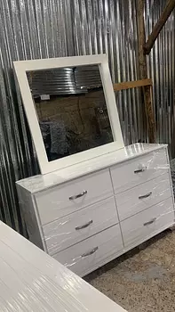 muebles y colchones - Gavetero en blanco con gavetas 