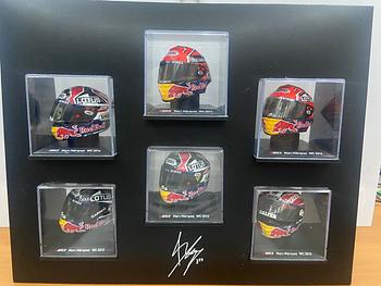 hobby y coleccion - JUEGO DE CASCOS A ESCALA DEL CAMPEON MARCK MARQUEZ, 