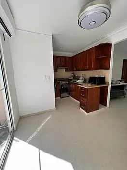 apartamentos - Apartamento en alquiler #24-89 semi amueblado, 2 habitaciones, patio, balcón.