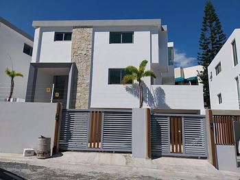 casas - Moderna casa de 3 niveles a la venta, Arroyo Hondo