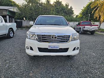 jeepetas y camionetas - Toyota hilux 2015 