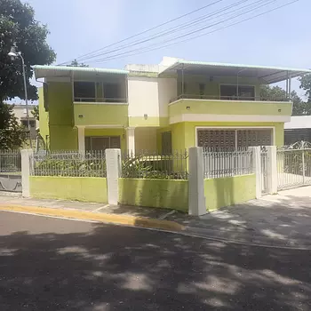 oficinas y locales comerciales - Se Renta Casa de 2 Niveles para Fines Comerciales 