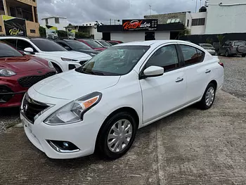 carros - Nissan Versa SV 2016