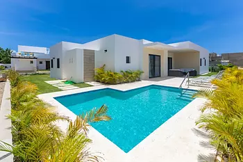 casas vacacionales y villas - Tu sueño hecho realidad en esta belleza de villa a 3 minutos de la playa