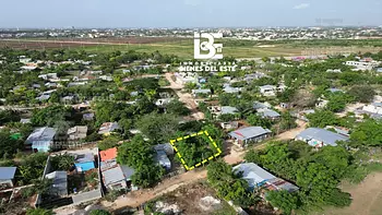 solares y terrenos - Se Vende solar de esquina con 143 metros.
