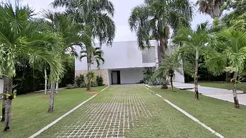 casas vacacionales y villas - VILLA EN VENTA DE 960m2 EN PLAYA NUEVA ROMANA