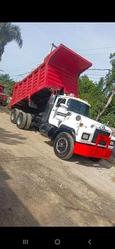 camiones y vehiculos pesados - Camion Mack 