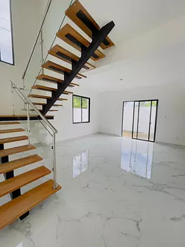casas - CASA EN VENTA PROX. AL AEROPUERTO, SANTIAGO.