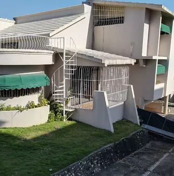 casas - Casa de 962 mts 2 Niveles en Urbanización Los Rios. 
