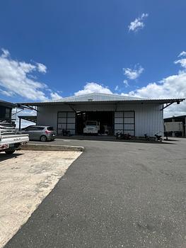 oficinas y locales comerciales - SE ALQUILA NAVE DE 865 MTS EN LA GUAYIGA, A 600 MTS DE LA CIRCUNVALACION NORTE.