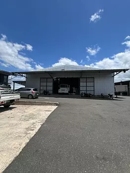 oficinas y locales comerciales - SE ALQUILA NAVE DE 865 MTS EN LA GUAYIGA, A 600 MTS DE LA CIRCUNVALACION NORTE.