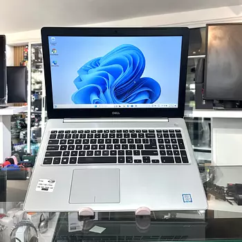 computadoras y laptops - Laptop Dell Inspiron 15.6 i7 $18,990