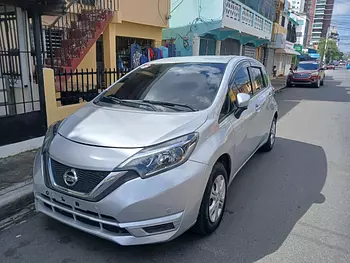 carros - Nissan Note 2018 Gris en buenas condiciones