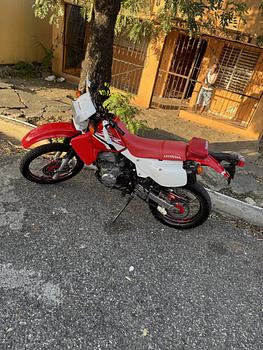 motores y pasolas - honda xr 650 en buenas condiciones con sus papeles y placa al día