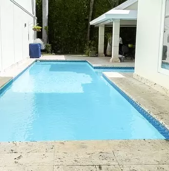 casas - Casa en Venta Moderna y Elegante con Piscina en Viejo Arroyo hondo