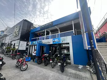 oficinas y locales comerciales - Local Comercial en La Avenida Venezuela
