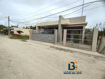 casas -  Casa en Villa Cesarina Detras de los Multi