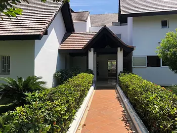casas vacacionales y villas - Vendo villa en punta cana 2,200. Mts2. M.v 