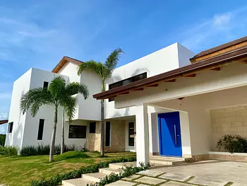 casas vacacionales y villas - ¡Impresionante villa en el prestigioso La Estancia Golf Resort en La Romana! ⛳
