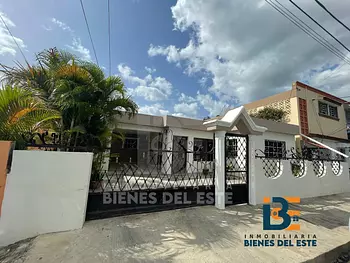 casas - Acogedora propiedad, con excelente ubicación y  Cinco Amplias Habitaciones