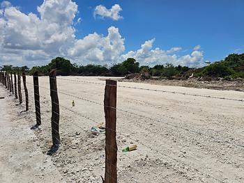 solares y terrenos - VENDO SOLAR EN LA DOMINGO MAÍZ A PIE DE CALLE A 50 METROS DÉ ALMACENES UNIDOS 