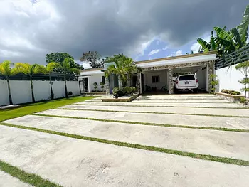 casas - CASA AMUEBLADA CON PISCINA DE RENTA EN LOS RIELES GURABO SANTIAGO