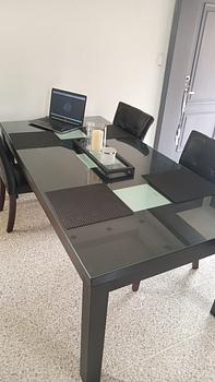 muebles y colchones - Mesa con tope de vidrio en venta