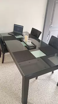 muebles y colchones - Mesa con tope de vidrio en venta