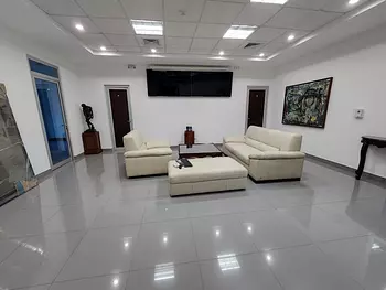 oficinas y locales comerciales - Edificio Comercial de 5 Pisos con 325 MTS
