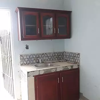 cocina - Gabinete de tres puertas en madera para cocina (NO COGE CARCOMA)