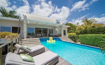 casas - Majestuosa villa en sosua residencial privado con muy buena ubicación y 