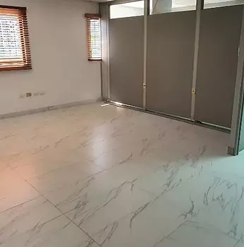 oficinas y locales comerciales - 🔵 Alquilo Local 272 mts 3er piso en la esperilla 
