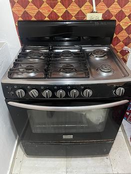 electrodomesticos - Estufa Frigidaire de 6 hornillas con horno (defect