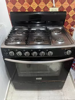 electrodomesticos - Estufa Frigidaire de 6 hornillas con horno (defect