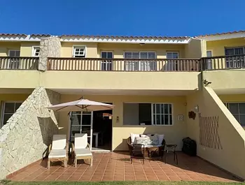 casas - Town House en  alquiler en Metro Country de 2 niveles, Amueblado 