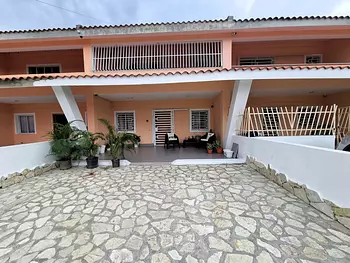 casas vacacionales y villas - Casa en venta tipo townhouse nueva, piscina, playa y restaurantes