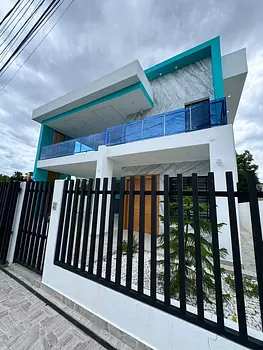 casas - HERMOSA Y AMPLIA CASA EN VENTA - AV. 27 FEB, SANTIAGO DE LOS CABALLEROS.