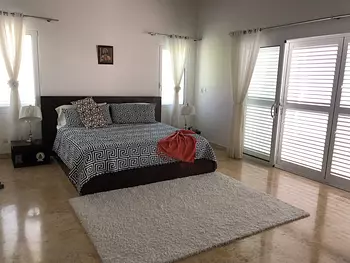 casas vacacionales y villas - Villa 2 niveles en punta cana 2,200 mts 
