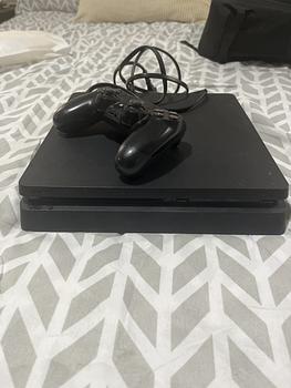 consolas y videojuegos - PS4 Slim usada, Control PS4 y fuente de alimentación 