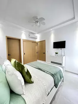 apartamentos - Sin iRento apartamento amueblado moderno en Evaristo Morales con áreas sociales