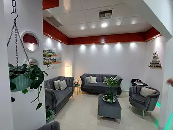 oficinas y locales comerciales - Alquilo Local 123 mts  2do piso en  Renacimiento 