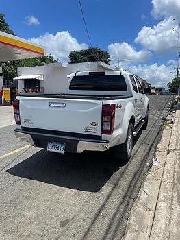 jeepetas y camionetas - camioneta Isuzu full 2019 traspaso incluido

