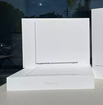 computadoras y laptops - Macbook Air M2 15.3 de | 256GB | 2023 - Sellada y con un año de garantia!!