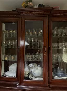 electrodomesticos - vitrina en caoba, se puede usar como credenza y vitrina divididas.
espaciosa. 