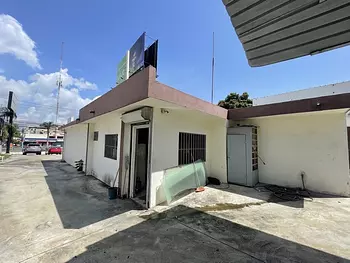 oficinas y locales comerciales - 🔵Alquilo local comercial 300 mts en la 27 de febrero  para showroom, dealer