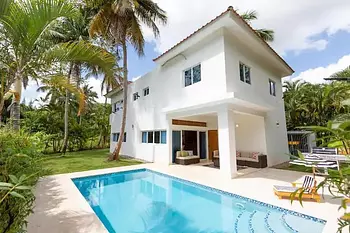 casas vacacionales y villas - Venta de Villa en samana las terrenas con piscina con 947mts zona turística 